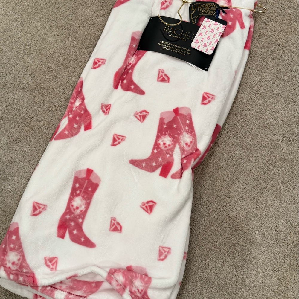 BNWT RACHEL Rachel Roy Pink and White COWGIRL Plush Throw 👢🤠